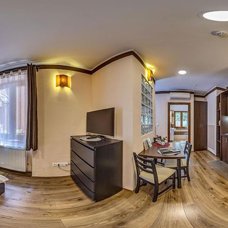 Napraforgo Wellness Haz Es Panzio Bed & Breakfast เปตช์ ภายนอก รูปภาพ