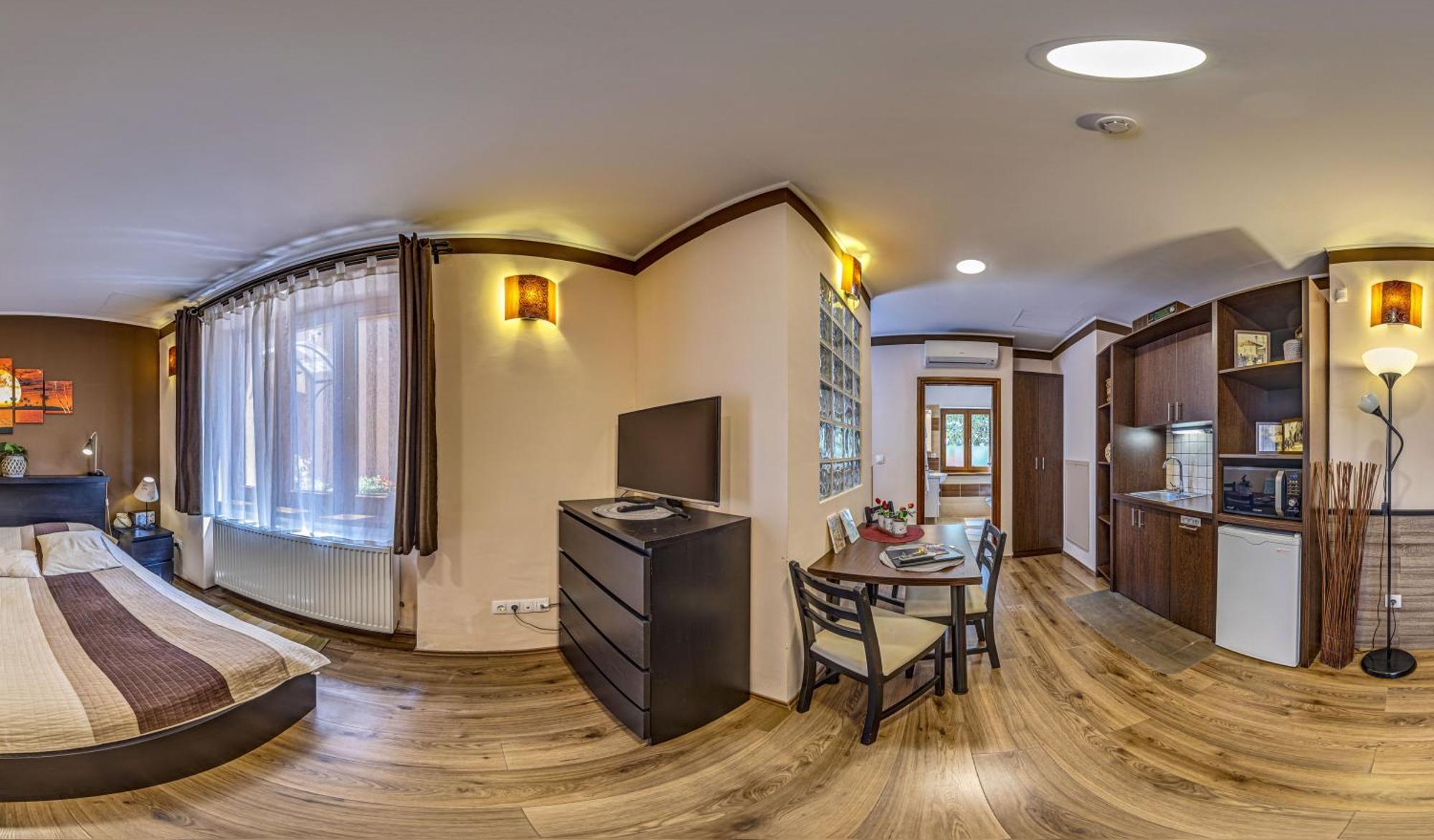 Napraforgo Wellness Haz Es Panzio Bed & Breakfast เปตช์ ภายนอก รูปภาพ