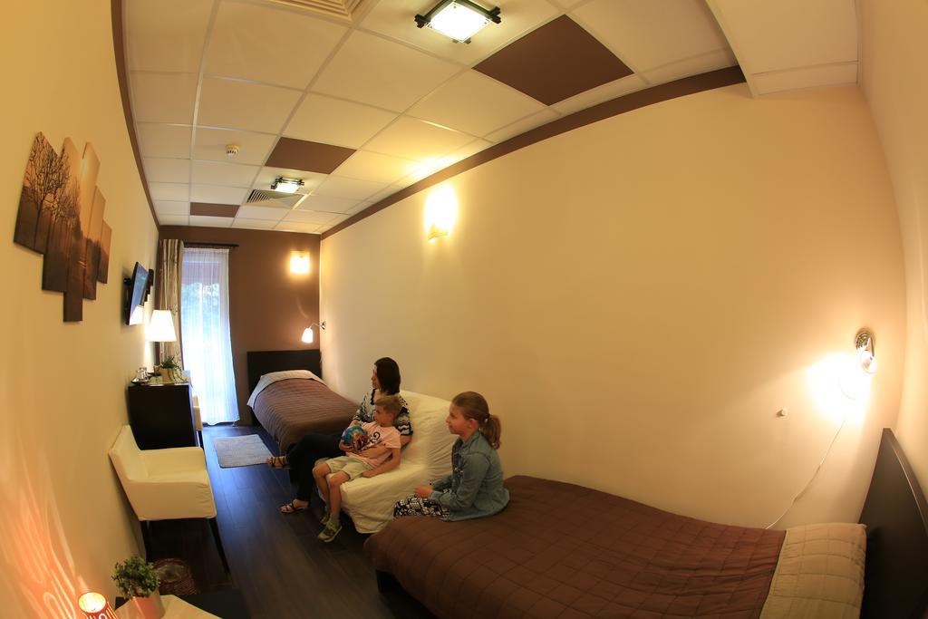 Napraforgo Wellness Haz Es Panzio Bed & Breakfast เปตช์ ภายนอก รูปภาพ