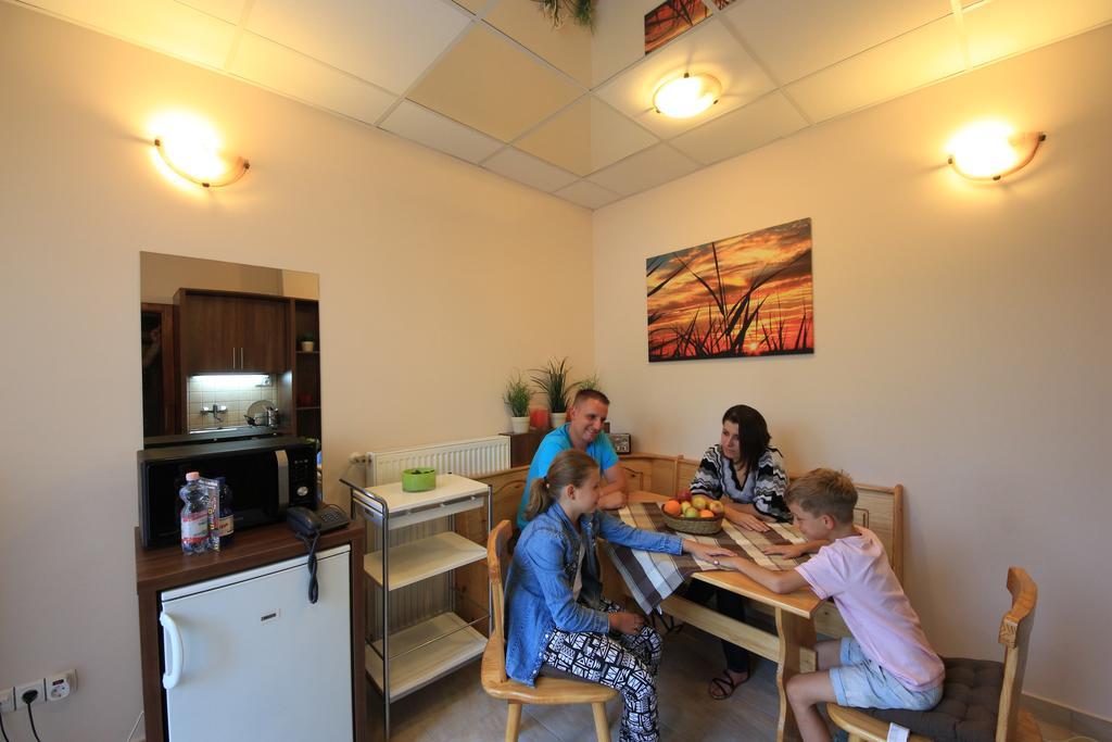 Napraforgo Wellness Haz Es Panzio Bed & Breakfast เปตช์ ภายนอก รูปภาพ